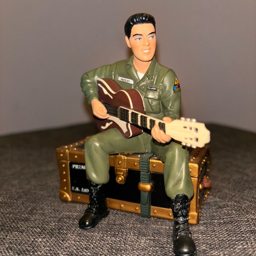 Elvis presley Carlton cards heirloom collection musical Christmas ornament